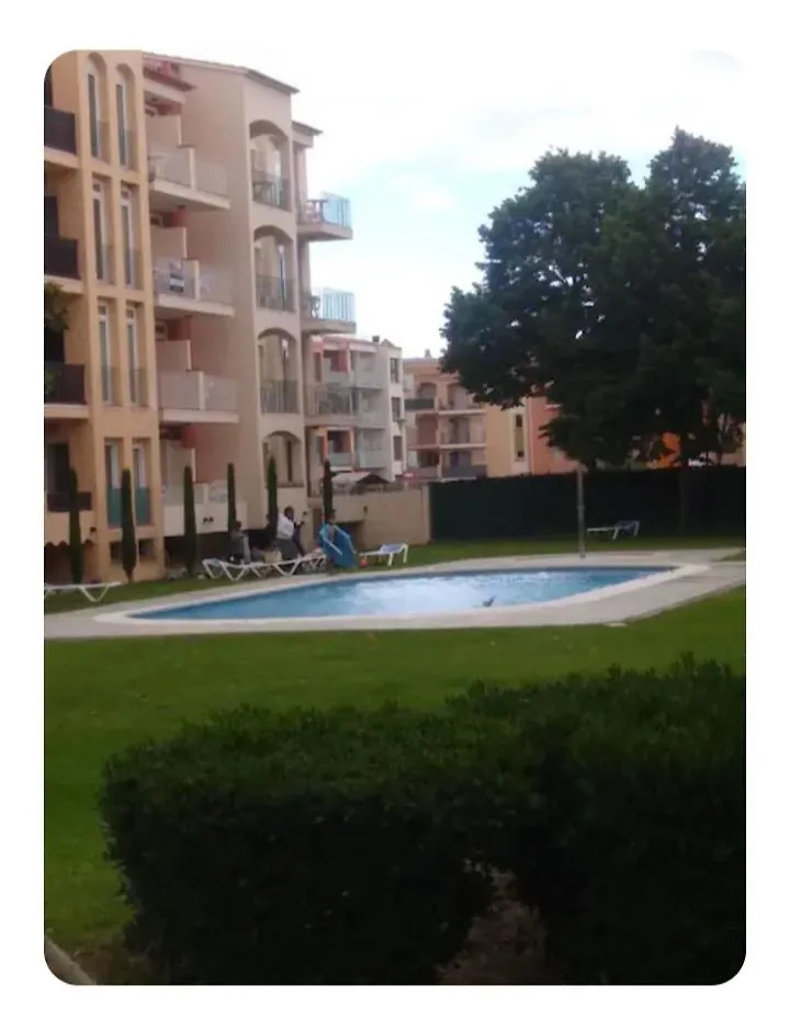 אמפוריבראבה Apparemment T3 De 6 Places En Bord De Mer דירה